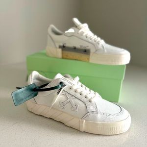 OOF -White sneakers. Brand new inbox with dust bags !